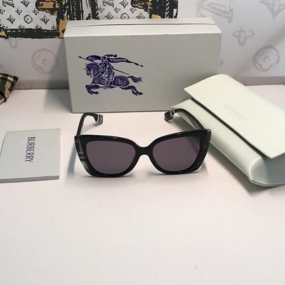 Burberry Meryl Polarized Dark Grey Butterfly Ladies Sunglasses BE4393F 405181 - Picture 3 of 12